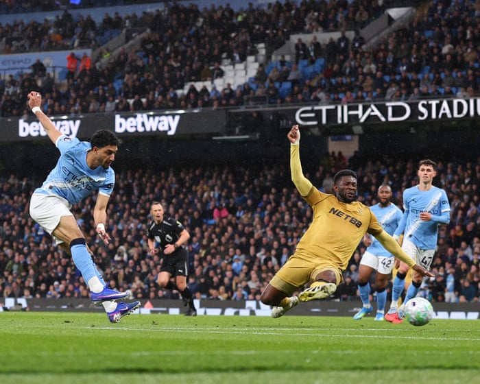 Foden inspires Manchester City’s win against Crystal Palace to close gap at top