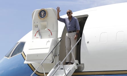 Obama exits Air Force One from the usual top door on Midway Atoll two days before his arrival in China.