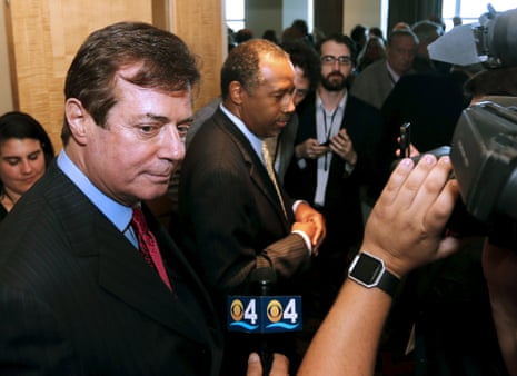 Paul Manafort answers a question from a reporter as he walked into a reception with former Republican presidential candidate Dr. Ben Carson.