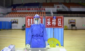 A medical worker works at a nucleic acid sampling site in Ejina Banner.