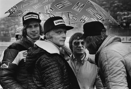 James Hunt, Niki Lauda, Bernie Ecclestone and Ronnie Peterson in the pit lane before the start of the Japanese Grand Prix in 1976