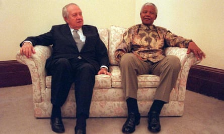 Mário Soares with Nelson Mandela in 1997.