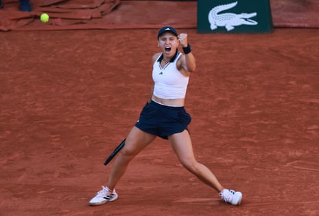 Η Yuliia Starodubtseva πανηγυρίζει τη νίκη της στον αγώνα του δεύτερου γύρου με την Elena Rybakina.