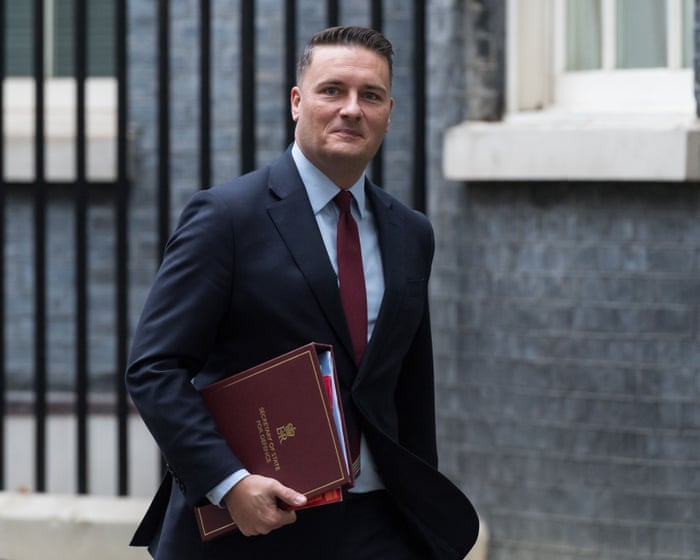 MoD seeks out-of-court resolution over compensation battle with gay veterans
