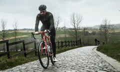 Sir Bradley Wiggins on the cobblestones Paterberg, the Tour of Flanders’ ultimate climb.