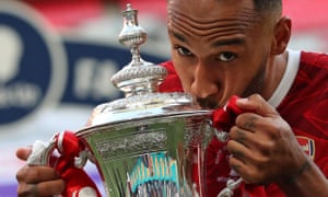 Arsenal striker Pierre-Emerick Aubameyang kisses the FA Cup.