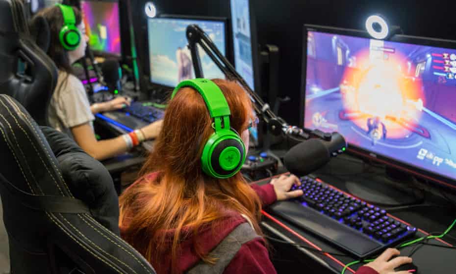 Twitch streamers wearing Razer headsets at the Insomnia gaming festival.