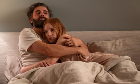 Oscar Isaac and Jessica Chastain in Scenes from a Marriage