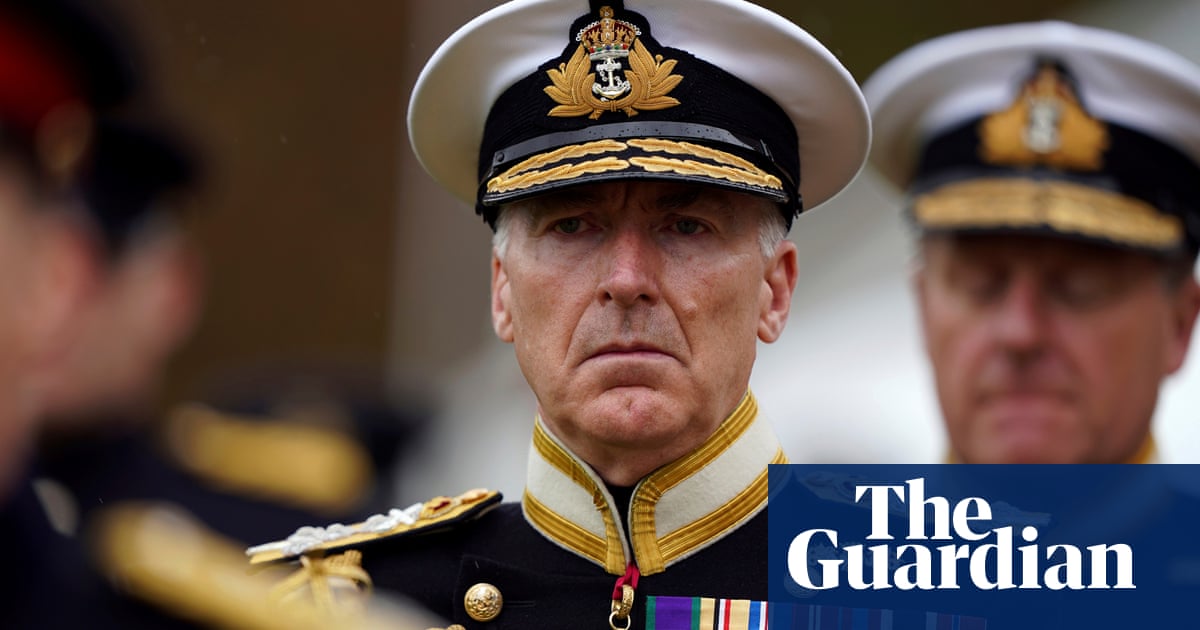Head of British military visits China for first time since 2015