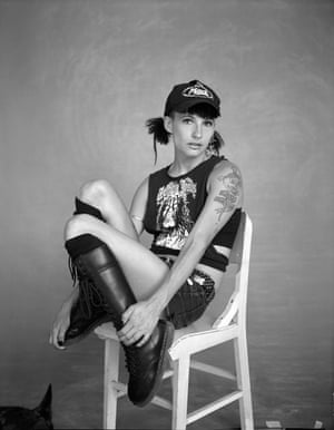 mom-punk-country-girl-nude-aginst
