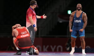 Gable Steveson screams in delight after winning gold