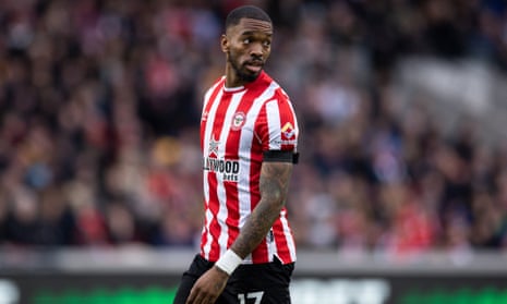 Ivan Toney playing for Brentford.