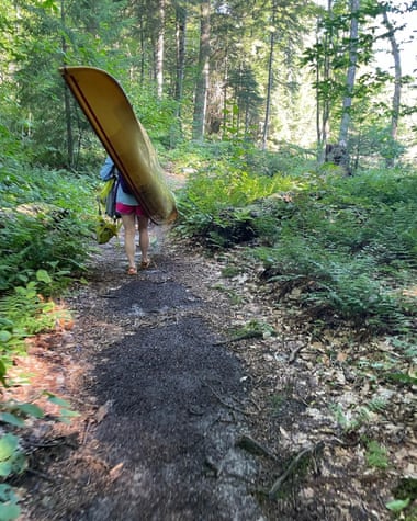 The canoe is only 15lb: very light and easy to carry.