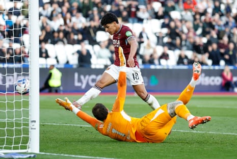 West Ham United's Mateus Fernandes scores their first goal.