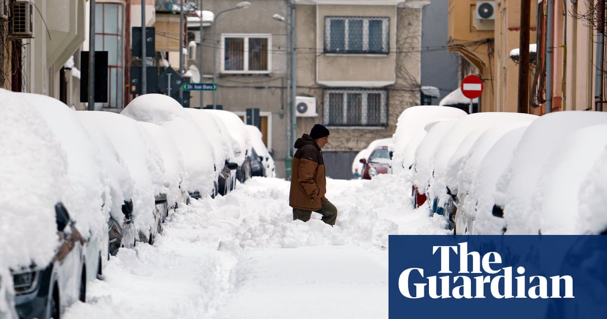 Weather tracker: heavy snow brings transport chaos to Romania