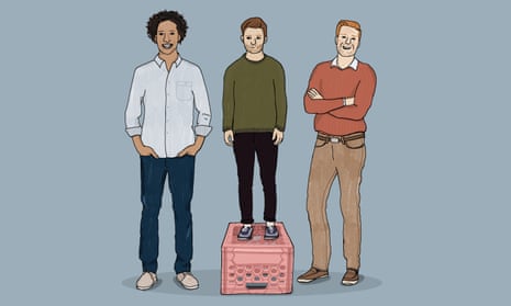illustration: three men standing in a row; the middle one is significantly shorter and standing on a box to achieve the same height