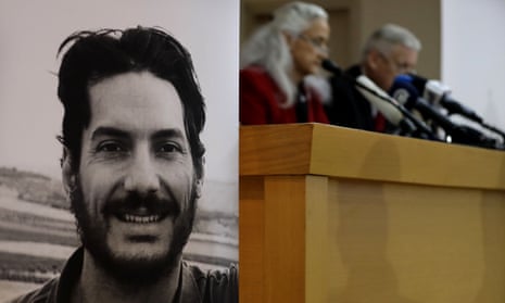 Marc and Debra Tice, the parents of US journalist Austin Tice (portrait L), speak at a press conference in Beirut in 2018.