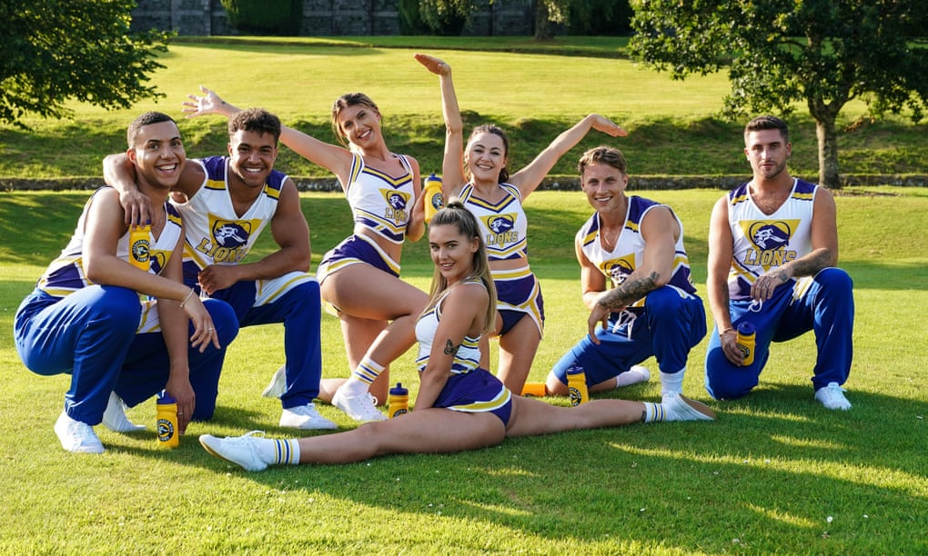 Cheerleaders in Lovestruck High.
