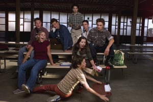 برخلاف بسیاری دیگر از نمایش های نوجوانان آن دوره ، Freaks و Geeks به ملودرام اعتماد ندارند