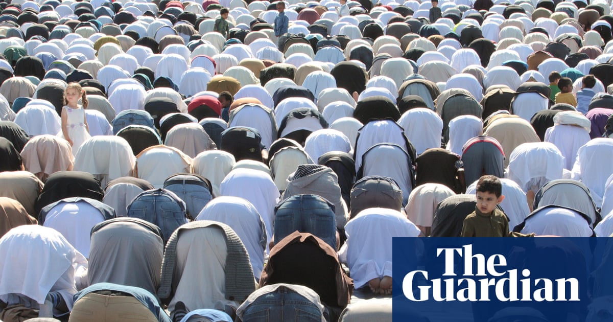 Thousands of British Muslims prepare to celebrate Eid in Birmingham