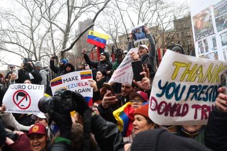 people clasp signs against Venezuelan president Nicolás Maduro