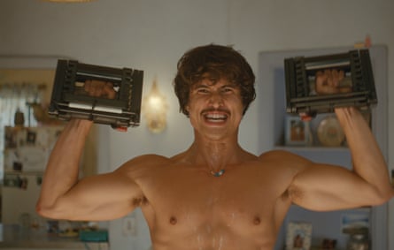 Charles Melton as Austin Davis in Beef doing weights