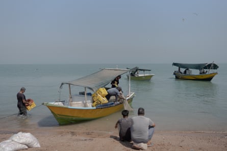 Fishers and boats on the shore
