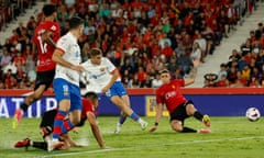 Fermín López scores Barcelona’s second-half equaliser against Real Mallorca.