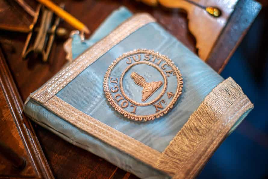 A cuff on which the name of the lodge is embroidered.