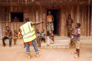 A Bilo in a dispute with a Ba’aka boy, right