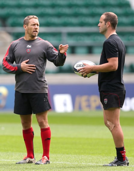 Toulon kicking coach Jonny Wilkinson gives Frédéric Michalak some tips ahead of the 2015 European Rugby Champions Cup Final.