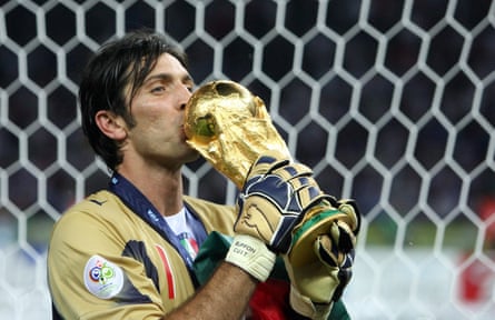Gianluigi Buffon kisses the World Cup in 2006