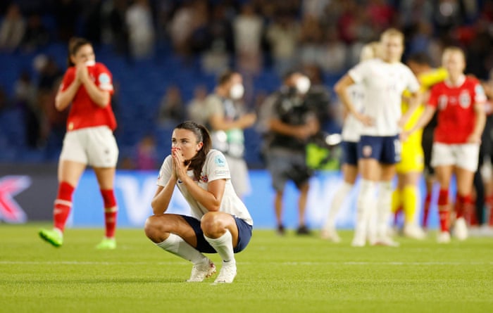 Ingrid Syrstad Engen sieht verstört aus, als Norwegen abreist.