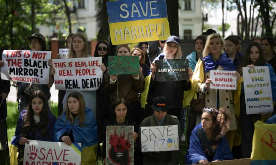 Demonstrators at a rally in support of the Azovstal defenders in Kyiv
