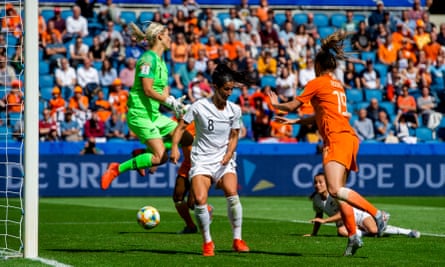 New Zealand’s Erin Naylor (in goal) and Abby Erceg (No 8) are unable to stop Jill Roord’s winner for the Netherlands