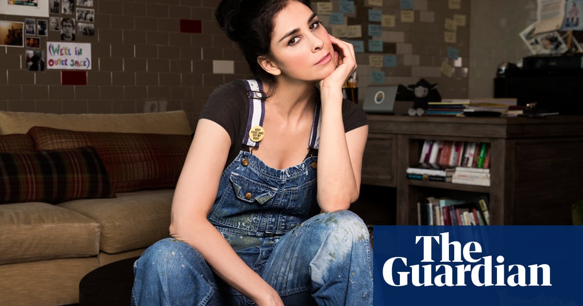 “¡Robé material del funeral de mi papá!” Sarah Silverman en su show extravagante y conmovedor sobre la muerte de sus padres | Comedia “¡Robé material del funeral de mi papá!” Sarah Silverman en su show extravagante y conmovedor sobre la muerte de sus padres | Comedia