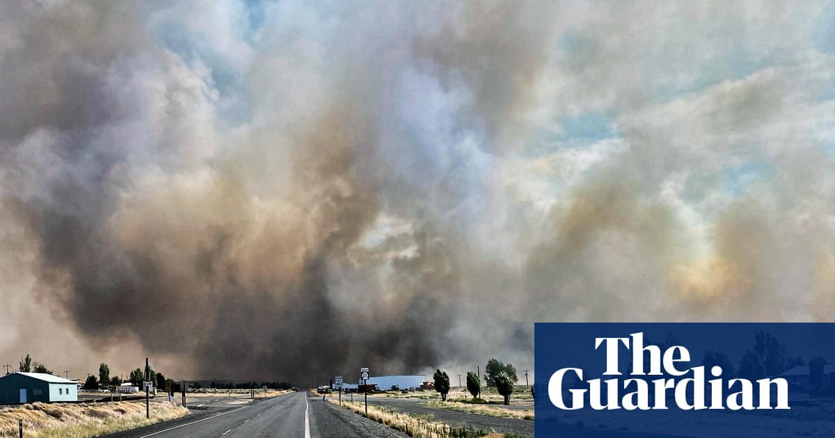 Homes destroyed as Washington state wildfire forces evacuation of town