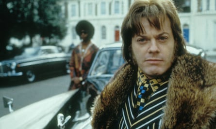 Eddie Izzard in Velvet Goldmine