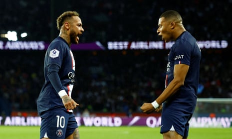 Neymar celebrates his winner for PSG with Kylian Mbappé, who has denied that he wants to leave the club in January.