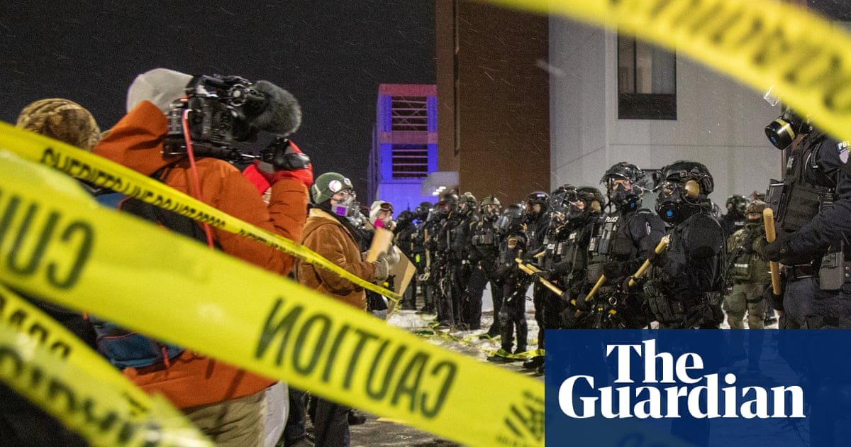 Trump says he’ll ‘de-escalate’ Minnesota immigration enforcement crackdown even as raids continue