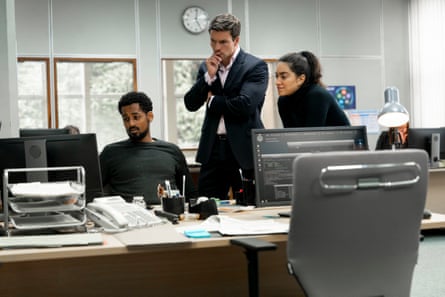DC Tony Bekele (Michael Workeye), DI Thomas Lynley (Leo Suter) and DS Barbara Havers (Sofia Barclay) looking at a computer screen