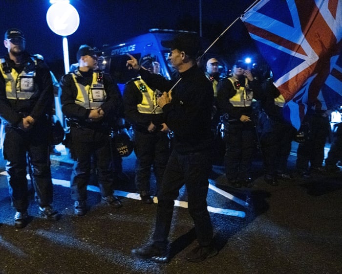 Six arrested after anti-migrant protest at marina in Hampshire