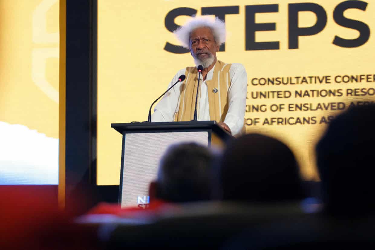 Wole Soyinka gives a speech during the conference in Accra.