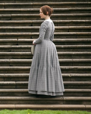 Mia Wasikowska como Jane Eyre en la versión cinematográfica de 2011.