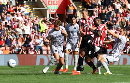Cyle Larin scores for Southampton against Bristol City.