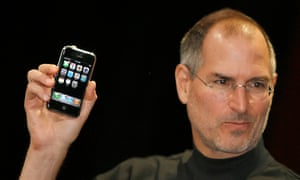 2007 steve jobs unveils iPhone