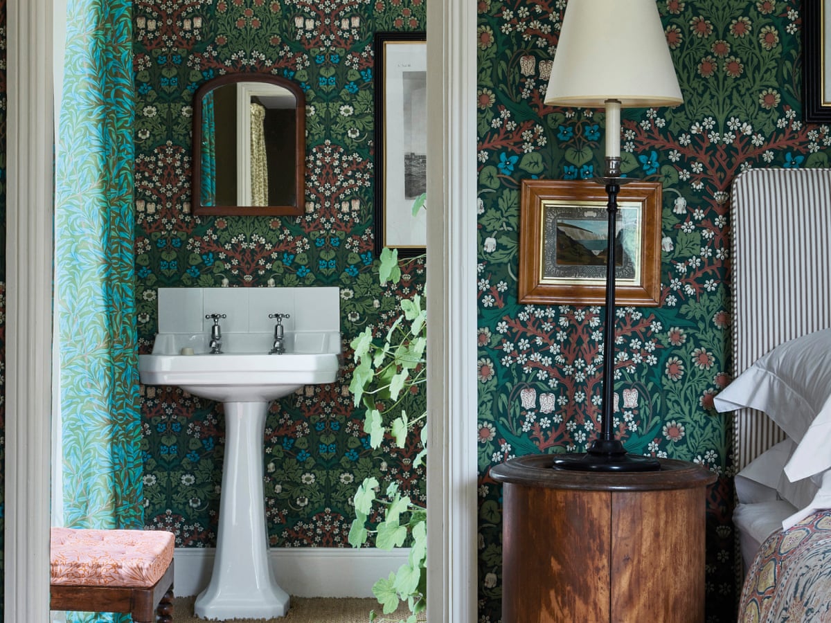 How To Get The Hang Of Wallpaper To Stunning Effect Interiors The Guardian How To Get The Hang Of Wallpaper To Stunning Effect Interiors The Guardian
