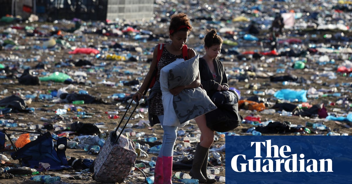 Glastonbury festival bans plastic bottles