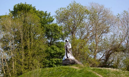 Statue of Llywelyn ap Gruffydd Fychan in Llandovery.