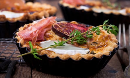 A tart with figs, goat’s cheese and thyme.